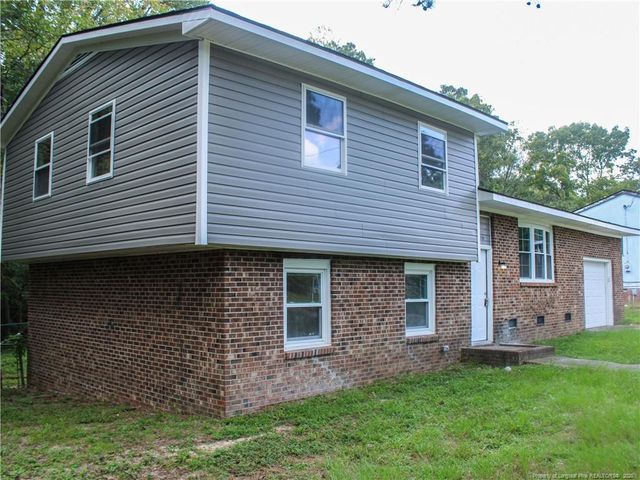 2406 W Brinkley Drive, Spring Lake, NC 28390
