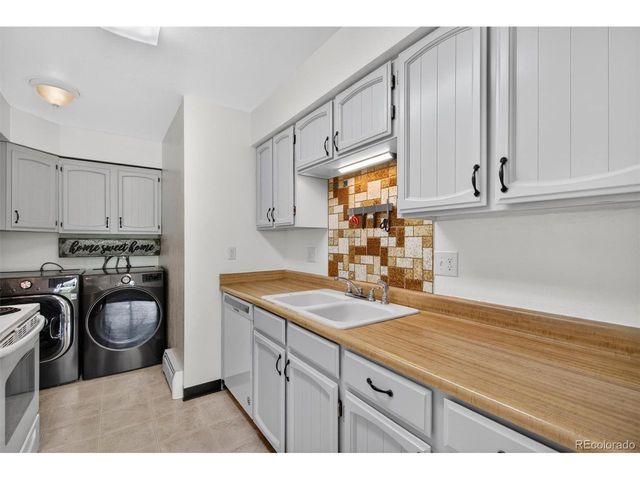 92 Newark St A, Aurora, CO 80012