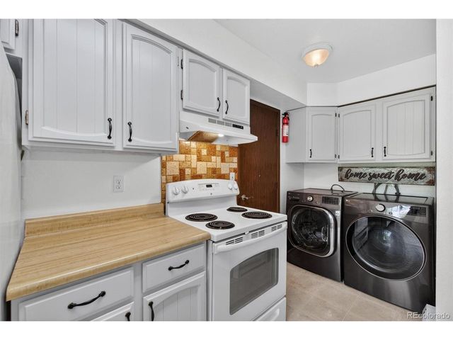 92 Newark St A, Aurora, CO 80012