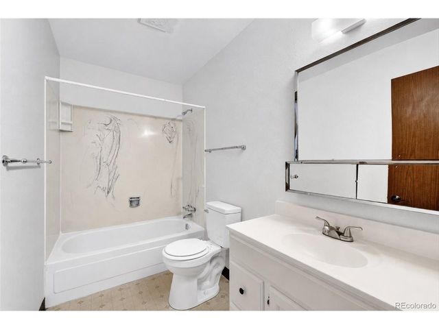 92 Newark St A, Aurora, CO 80012