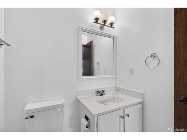 92 Newark St A, Aurora, CO 80012