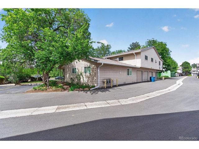 92 Newark St A, Aurora, CO 80012