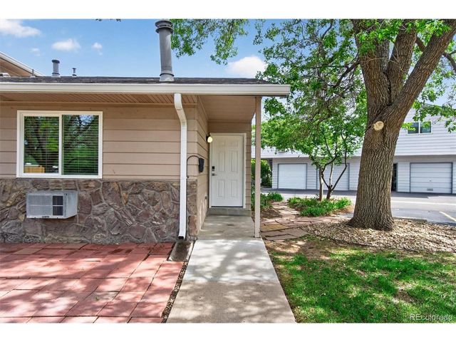 92 Newark St A, Aurora, CO 80012