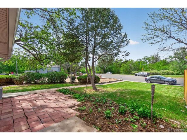 92 Newark St A, Aurora, CO 80012