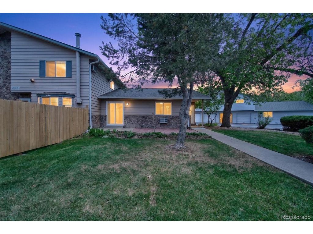 92 Newark St A, Aurora, CO 80012