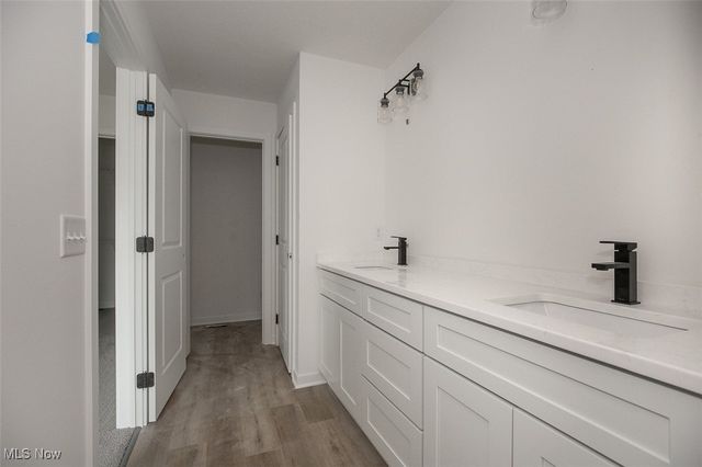 5594 Grove Avenue, Mentor, OH 44060