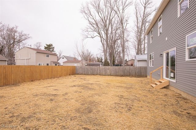 5594 Grove Avenue, Mentor, OH 44060