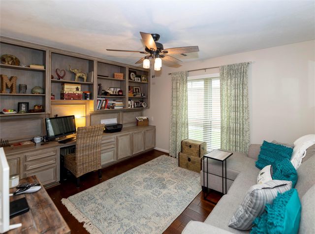 2107 Lakeway Drive, League City, TX 77573