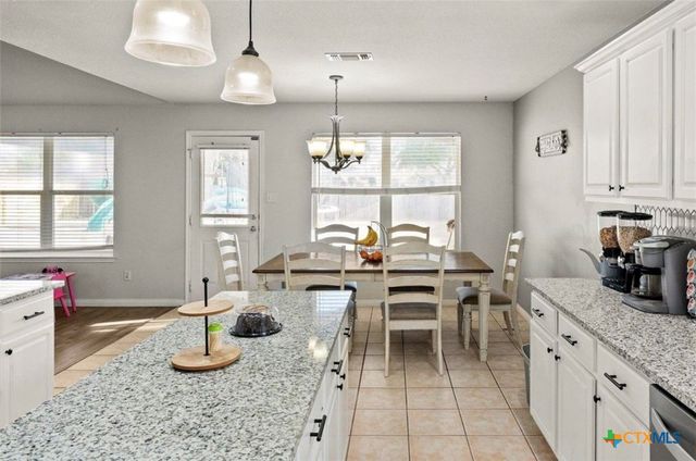 512 Mockingbird Lane, Lockhart, TX 78644