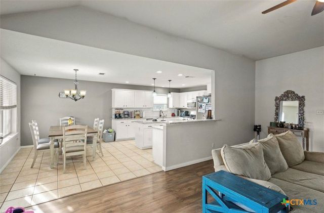 512 Mockingbird Lane, Lockhart, TX 78644