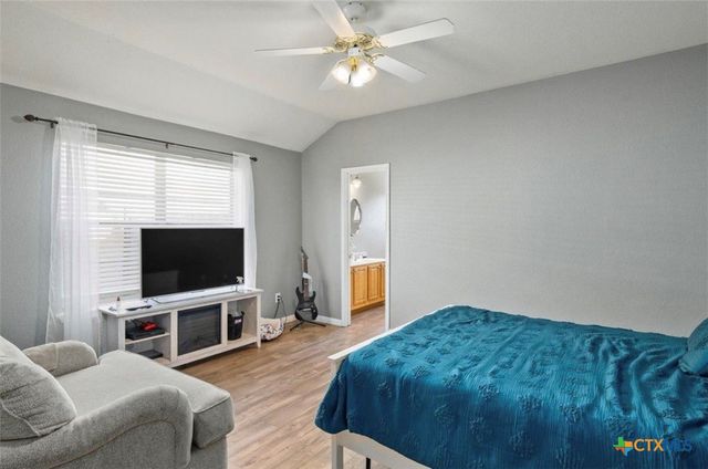 512 Mockingbird Lane, Lockhart, TX 78644