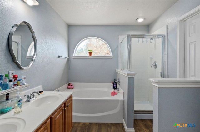 512 Mockingbird Lane, Lockhart, TX 78644