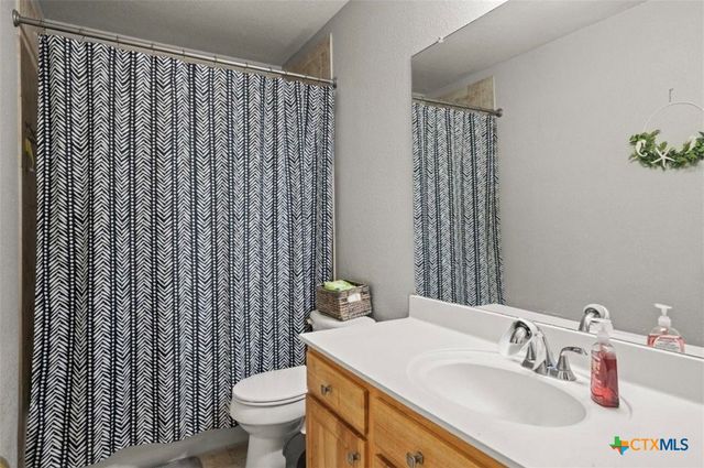 512 Mockingbird Lane, Lockhart, TX 78644