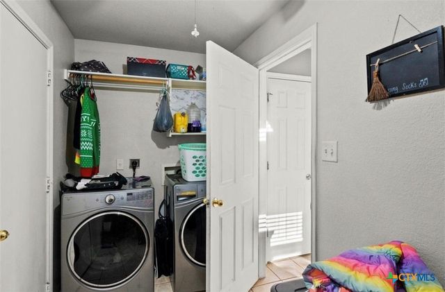 512 Mockingbird Lane, Lockhart, TX 78644