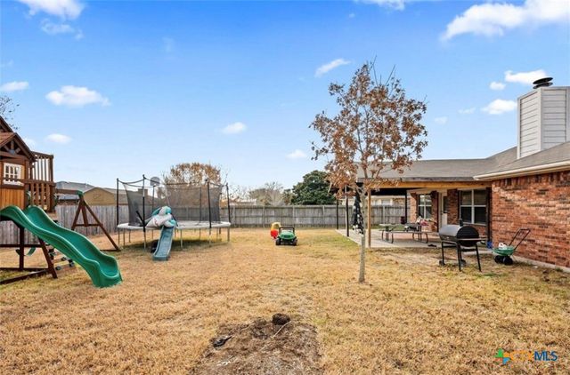 512 Mockingbird Lane, Lockhart, TX 78644