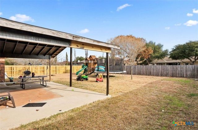 512 Mockingbird Lane, Lockhart, TX 78644