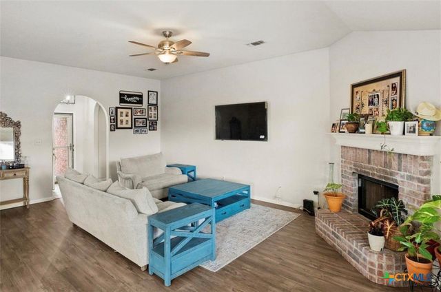 512 Mockingbird Lane, Lockhart, TX 78644