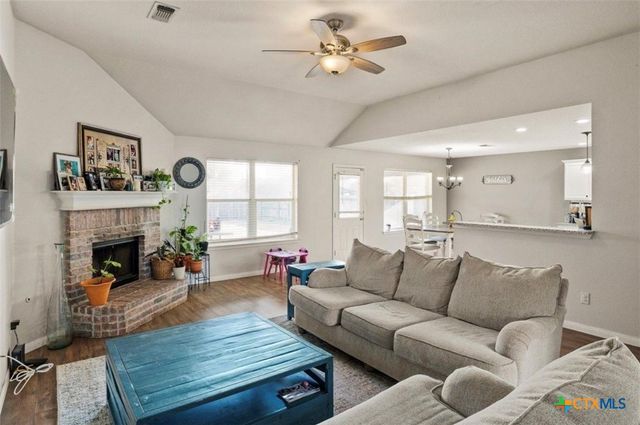 512 Mockingbird Lane, Lockhart, TX 78644