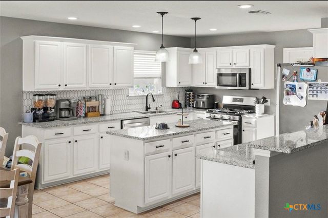 512 Mockingbird Lane, Lockhart, TX 78644