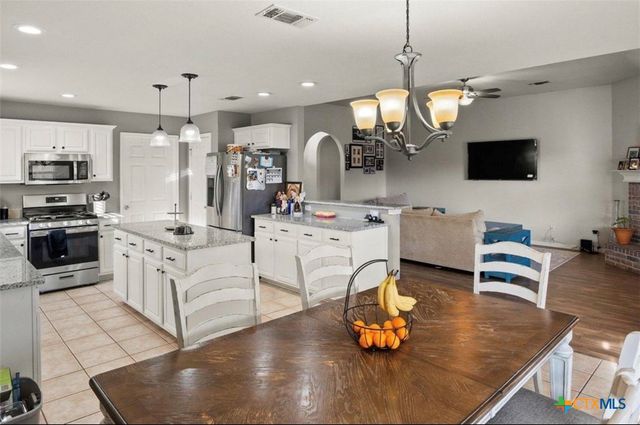 512 Mockingbird Lane, Lockhart, TX 78644