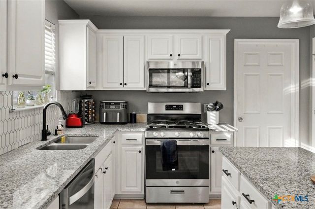 512 Mockingbird Lane, Lockhart, TX 78644