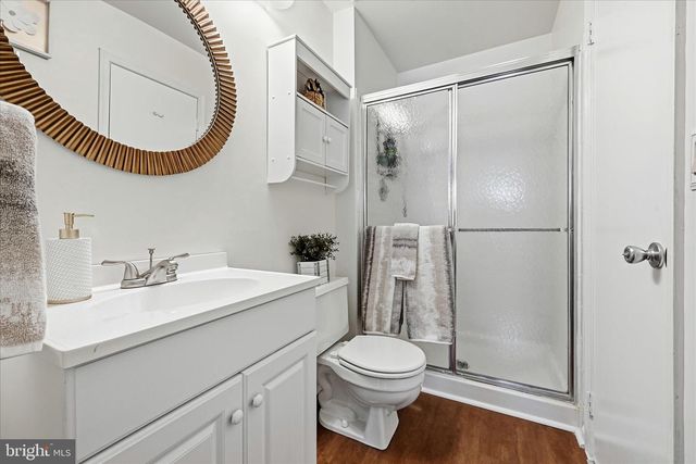 32 FENTON WOOD DR, Sterling, VA 20165