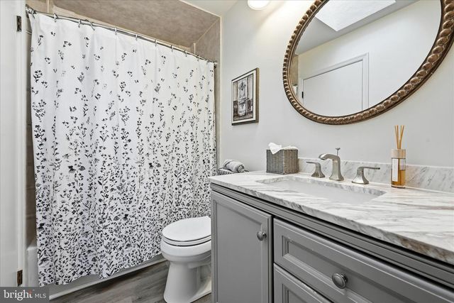 32 FENTON WOOD DR, Sterling, VA 20165