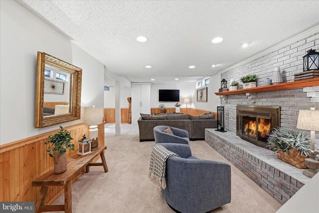 32 FENTON WOOD DR, Sterling, VA 20165