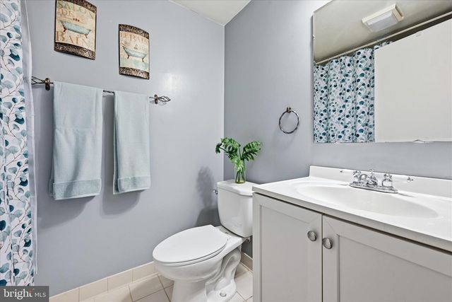 32 FENTON WOOD DR, Sterling, VA 20165