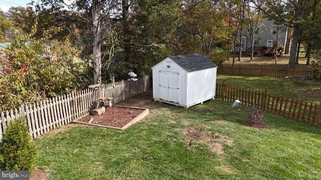 32 FENTON WOOD DR, Sterling, VA 20165