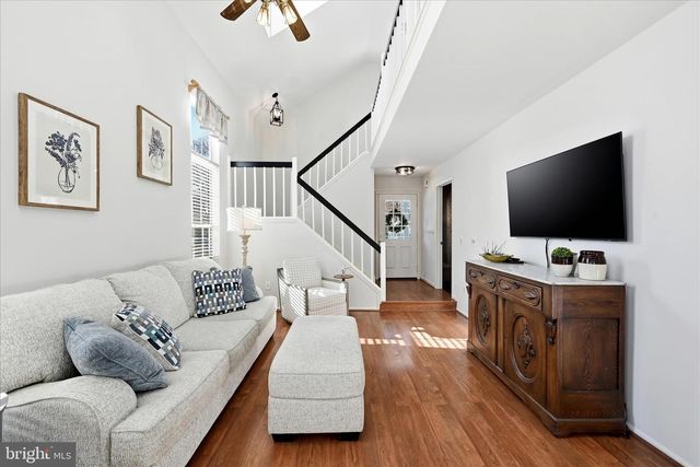 32 FENTON WOOD DR, Sterling, VA 20165