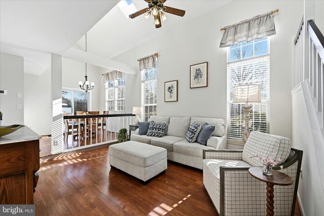 32 FENTON WOOD DR, Sterling, VA 20165