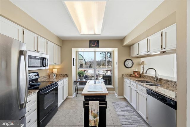 32 FENTON WOOD DR, Sterling, VA 20165