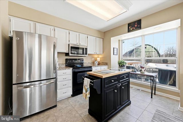 32 FENTON WOOD DR, Sterling, VA 20165