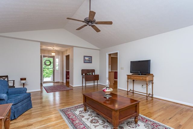 5 HIDDEN VALLEY CT, Fishersville, VA 22939