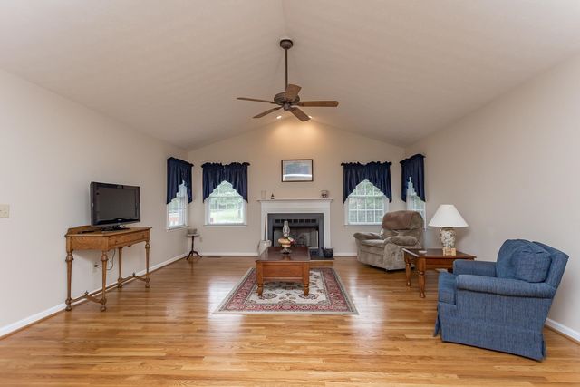 5 HIDDEN VALLEY CT, Fishersville, VA 22939