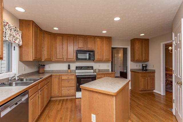 5 HIDDEN VALLEY CT, Fishersville, VA 22939