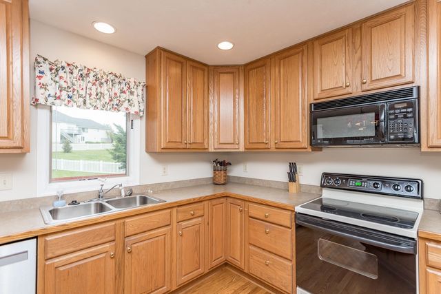 5 HIDDEN VALLEY CT, Fishersville, VA 22939
