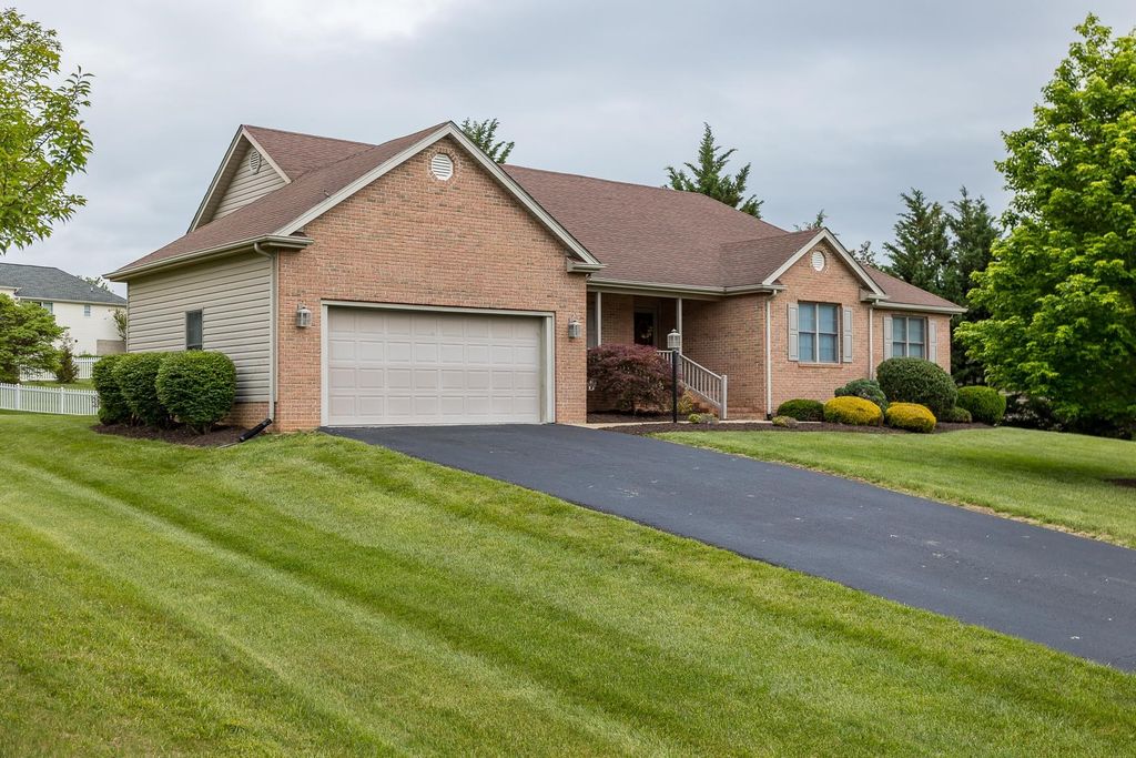 5 HIDDEN VALLEY CT, Fishersville, VA 22939