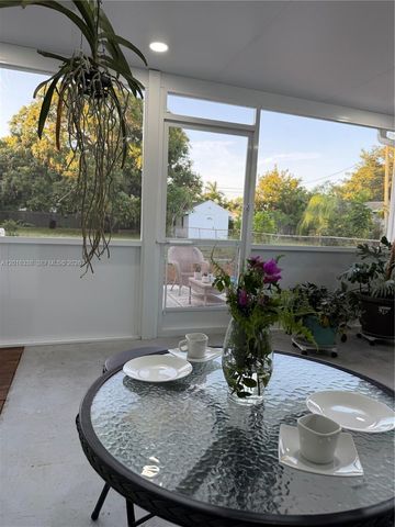 2711 Adams St, Hollywood, FL 33020