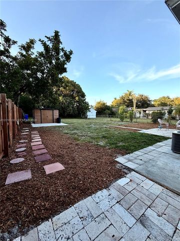 2711 Adams St, Hollywood, FL 33020