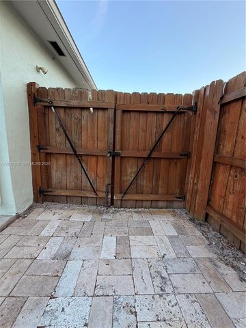 2711 Adams St, Hollywood, FL 33020