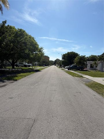 2711 Adams St, Hollywood, FL 33020