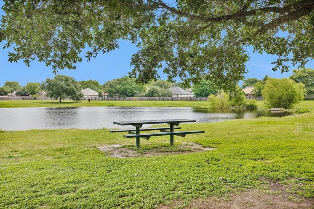 117 Dove Landing Court, Navasota, TX 77868