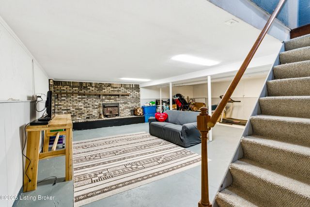 150 Downs Ln, Shepherdsville, KY 40165