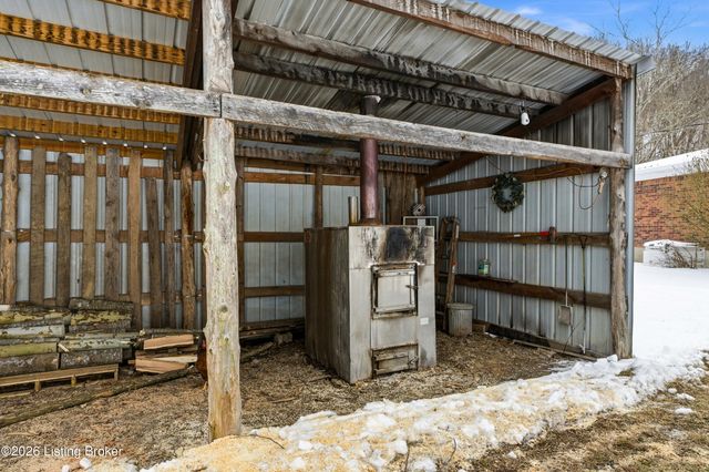 150 Downs Ln, Shepherdsville, KY 40165