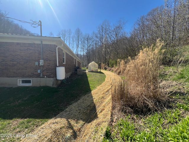 150 Downs Ln, Shepherdsville, KY 40165
