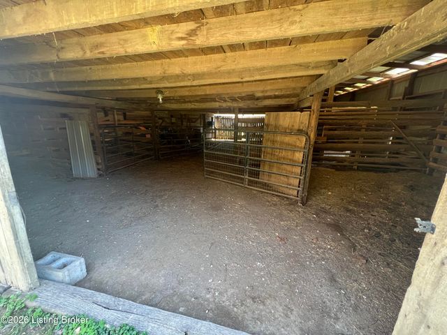 150 Downs Ln, Shepherdsville, KY 40165