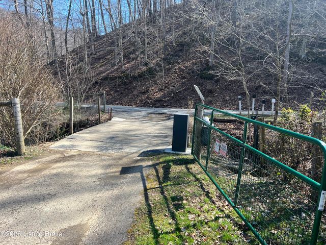 150 Downs Ln, Shepherdsville, KY 40165