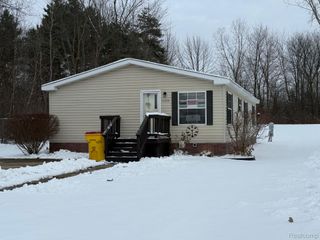 11359 Lake Drive, Fenton, MI 48430